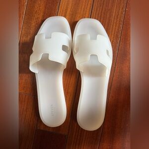 Seven7 Women's Cream Slide Sandals